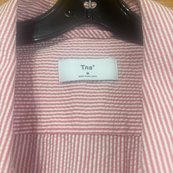 Aritzia TNA Women's Baltimore Pink Seersucker Button Up Short Sleeve Blouse M - Picture 2 of 7